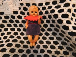 3" HARD PLASTIC VINTAGE SLEEP EYE DOLLHOUSE DOLL, PURPLE SUEDE DRESS